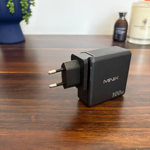 MINIX P100 GAN WALL CHARGER REVUE - COMPACT CHARGING POWERHOUSE 5 MINIX 100W REVUE4 MINIX P100 GAN WALL CHARGER REVUE - POSE POLAGE PROMACT