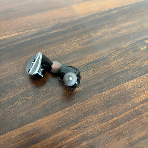 Kiwi Ears Airoso Review: un IEM léger avec un son spacieux et lisse 5 Kiwi Ears Airoso Review4 Kiwi Ears Airoso Review: Un IEM léger avec un son spacieux et lisse