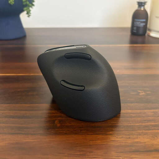 Razer Pro Click V2 Vertical Edition Review - Innovation ergonomique avec pouvoir de jeu 5 Razer Pro Click V2 Vertical Review4 Razer Pro Click V2 V2 Edition Review - Innovation ergonomique avec puissance de jeu