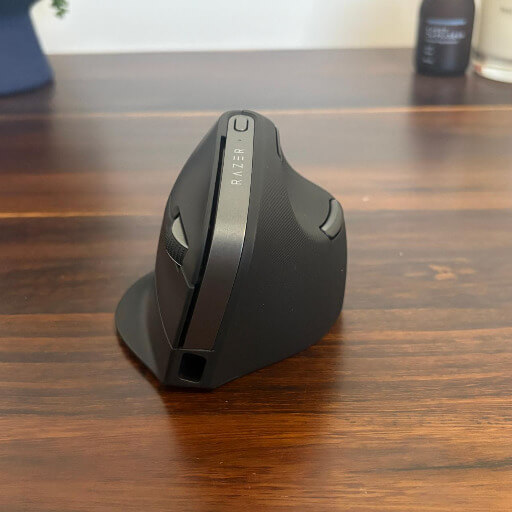 Razer Pro Click V2 Vertical Edition Review - Innovation ergonomique avec puissance de jeu 6 Razer Pro Click V2 Vertical Review5 Razer Pro Click V2 V2 Edition Vertical Edition - Innovation ergonomique avec puissance de jeu