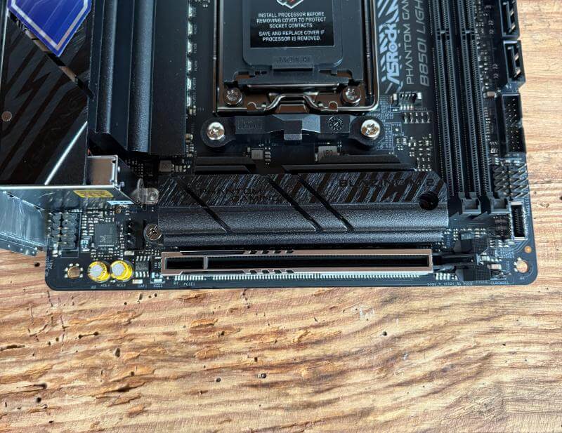 ASROCK Phantom Gaming B850i Lightning Wi-Fi Revue - Powerhouse compact pour les constructions modernes 5 ASROCK Phantom Gaming B850i Lighnning WiFi Review4 Asrock Phantom Gaming B850i Lightning Wi-Fi Revue - Powerhouse compact pour les constructions modernes