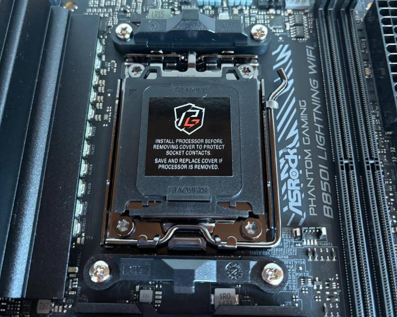 ASROCK Phantom Gaming B850I Lightning Wi-Fi Revue - Powerhouse compact pour les constructions modernes 6 ASROCK Phantom Gaming B850i Lighnning WiFi Review5 Asrock Phantom Gaming B850i Lightning Wi-Fi Revue - Powerhouse compact pour les constructions modernes
