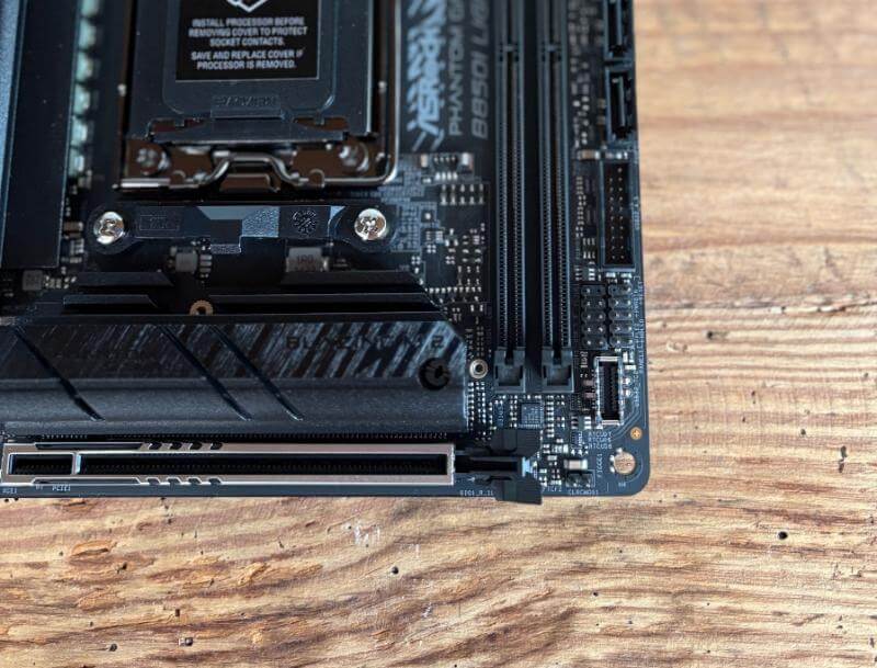 ASROCK Phantom Gaming B850I Lightning Wi-Fi Revue - Powerhouse compact pour les constructions modernes 4 ASROCK Phantom Gaming B850i Lighnning WiFi Review3 Asrock Phantom Gaming B850I Lightning Wi-Fi Revue - Powerhouse compact pour les constructions modernes