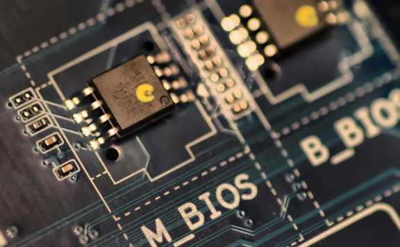 How PC makers exploited BIOS copyright strings to unlock trial software during the Windows 95 era