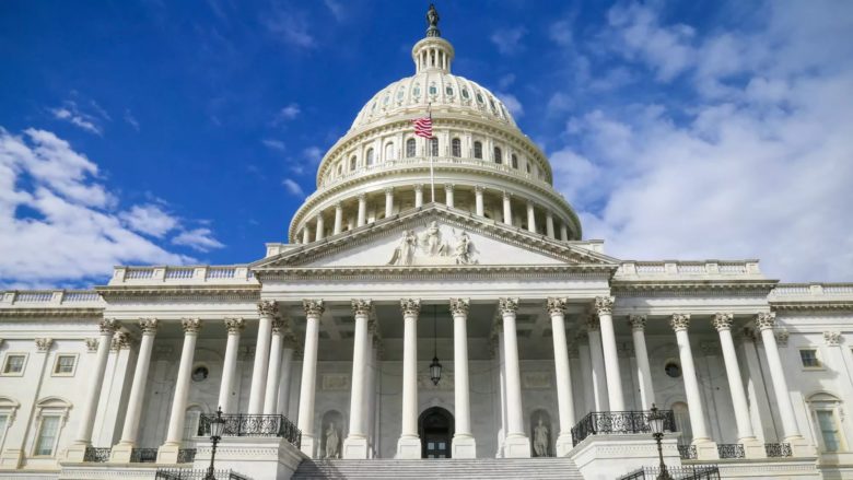 US Senators introduce bipartisan bill to enable third-party app stores on iPhones