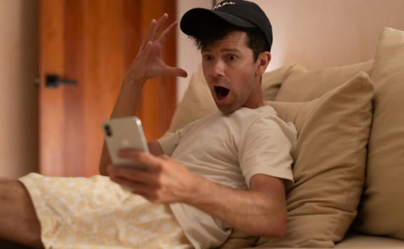 Apple iOS 26 will freeze iPhone FaceTime video if it detects nudity