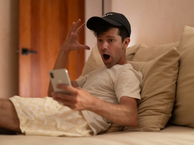 Apple iOS 26 will freeze iPhone FaceTime video if it detects nudity
