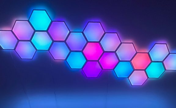 Créez votre configuration d'éclairage intelligent ultime avec les panneaux Hexagon Smart Linkind EP6 et immerspace