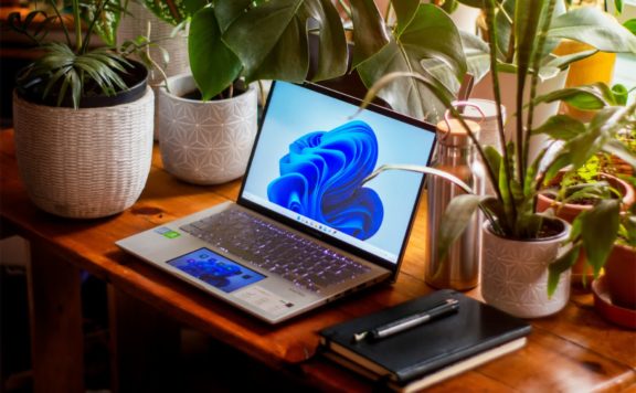 Windows 11 finally overtakes Windows 10 in global market share, a mere 1,371 days after launch