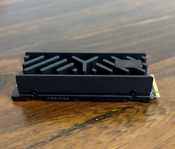 Corsair MP700 Elite HeatFeuille SSD Revue - Fast, Cool et Dram-sans 4 Corsair MP700 Elite Review2 Corsair MP700 Elite HeatSink SSD Revue - Fast, Cool et Dram-sans